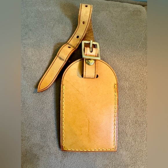 Louis Vuitton luggage tags; purchased at auction in USA. Read ad for details. - Picture 4 of 8
